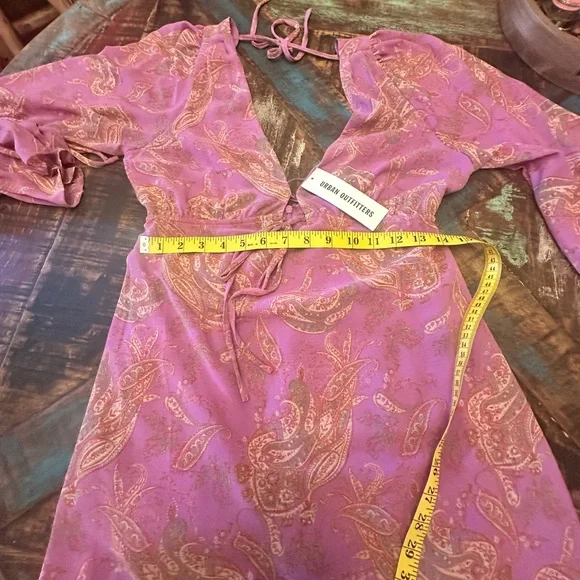 Urban Outfitters Mini Dress Pink Paisley Medium VNeck KeyHole back NWT. Boho - Picture 10 of 11